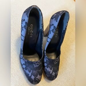 Vintage Gucci wooden heel laced pumps